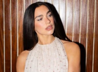 Dua Lipa: «Συγκλονιστικό» το κίνημα στην Αλβανία – Στηρίζει τις διαδηλώσεις κατά του θερέτρου της οικογένειας Τραμπ