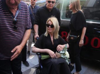 Εξιτήριο για την Αφροδίτη Νέστορα μετά τη εμπρηστική επίθεση – Προφυλακίστηκαν οι κατηγορούμενοι για τον εμπρησμό