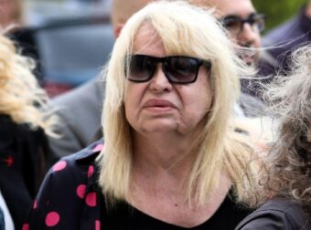 Σοκ: Η στιγμή που όλοι συγκινήθηκαν στην κηδεία της Ρεβενιώτη – «Όταν άνοιξαν το φέρετρο…»