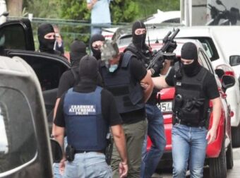 Marfin: Τι είπε ο φωτογράφος για τα καρέ από την επίθεση – «Ξαφνικά βλέπουμε…»