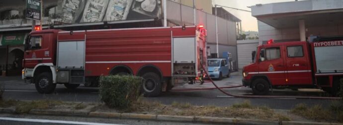Φωτιά σε επιχείρηση στο Μενίδι – Διακοπή κυκλοφορίας στη λεωφόρο Δημοκρατίας