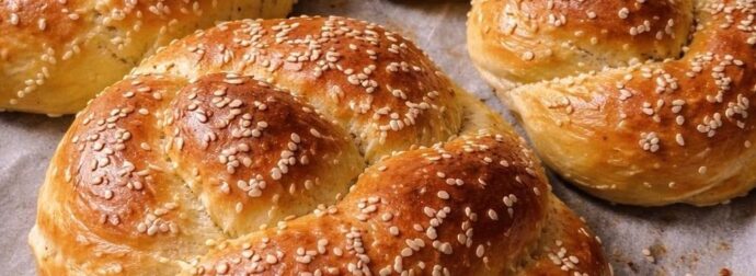 Τσουρέκι με γιαούρτι αφράτο σαν σύννεφο – Η διαφορετική συνταγή που θα ξεχάσει τα κλασικά!