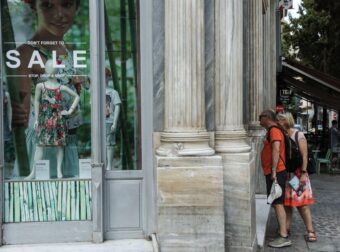 Θερινές εκπτώσεις: Ανοιχτά σήμερα τα καταστήματα – Το ωράριο λειτουργίας