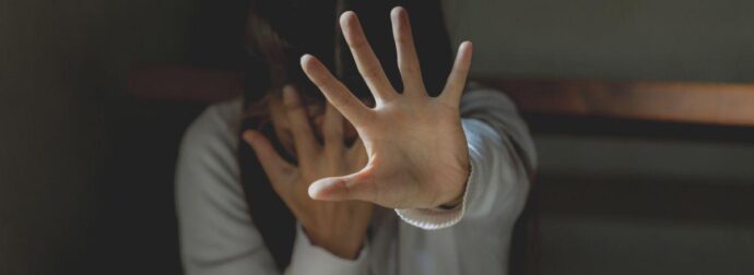 Σοκ στη Θεσσαλονίκη: Πήγε μόνος του στην Αστυνομία και ομολόγησε τον βιασμό της συντρόφου του