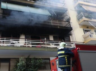 Φωτιά ξέσπασε σε διαμέρισμα στον Πειραιά
