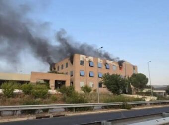 Υπό μερικό έλεγχο η φωτιά στο Ολυμπιακό Χωριό – Ισχυρή κινητοποίηση της Πυροσβεστικής