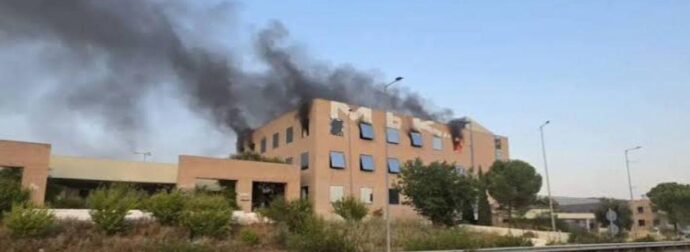 Υπό μερικό έλεγχο η φωτιά στο Ολυμπιακό Χωριό – Ισχυρή κινητοποίηση της Πυροσβεστικής
