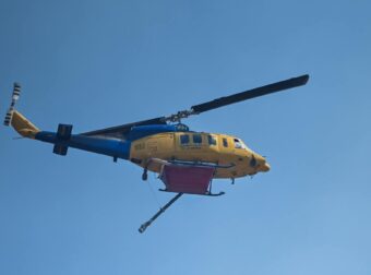 Σε εξέλιξη η μεγάλη φωτιά στη Χαλκιδική: Μεγάλη κινητοποίηση – Ισχυρές δυνάμεις δίνουν μάχη με τις φλόγες