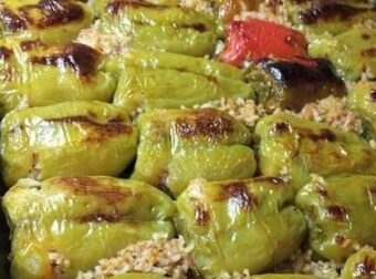 Παραδοσιακές Πιπεριές Γεμιστές με Κιμά & Φρέσκο Δυόσμο