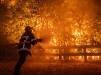 Σε κόκκινο συναγερμό η Γαλλία: Ο Μακρόν συγκαλεί σύσκεψη για φωτιές και καύσωνα