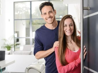 Τι σημαίνει όταν κάποιος δεν θέλει να δέχεται επισκέπτες στο σπίτι του, σύμφωνα με την ψυχολογία