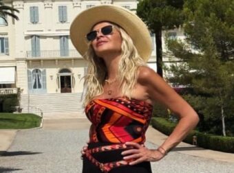 Άννα Βίσση: Viral η συνάντηση με θαυμάστριες στο Αμάλφι – Η αυθόρμητη αντίδρασή της πάνω στο σκάφος του Γιάννη Κούστα