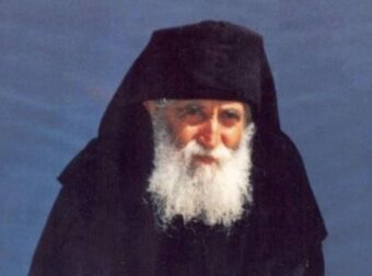 «Κεραμίδα» από προφητεία του Αγίου Παϊσίου: Τι πραγματικά είχε πει και γιατί χρειάζεται προσοχή στις ερμηνείες