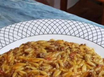 Κριθαράκι με κιμά στην κατσαρόλα