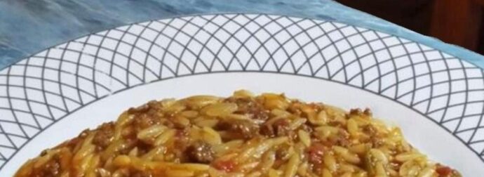 Κριθαράκι με κιμά στην κατσαρόλα