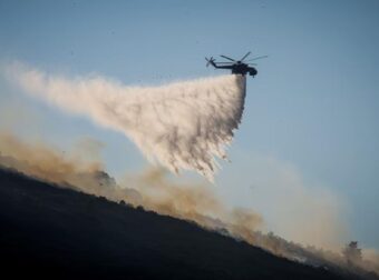 Φωτιά στην Ελάτεια Φθιώτιδας – Ήχησε το 112, στη μάχη ενάερια μέσα
