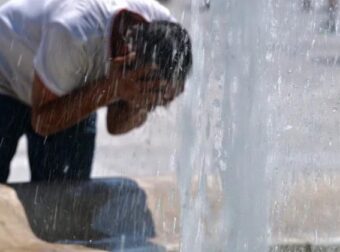 Καιρός: «Σάστισαν» οι μετεωρολόγοι – «Καυτό» φινάλε για τον Αύγουστο, που θα έχουμε καταιγίδες