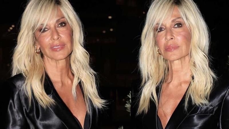 Μόνο μια πραγματική σταρ θα ντυνόταν έτσι: Όλοι μιλούν για την εκθαμβωτική εμφάνιση της Άννας Βίσση χθες στο Μουσείο της Ακρόπολης 