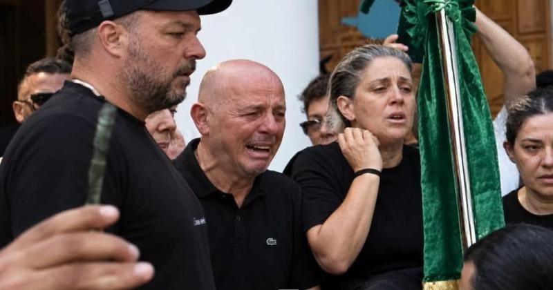 "Ο ΓΙΩΡΓΟΣ ΕΙΝΑΙ" ΣΠΑΡΑΞΕ Η ΜΑΡΙΑ ΜΑΖΩΝΑΚΗ ΠΑΝΩ ΑΠΟ ΤΟ ΦΕΡΕΤΡΟ ΤΟΥ, ΑΝΑΤΡΙΧΙΑΣΑΝ ΟΛΟΙ ΜΕ ΑΥΤΟ ΠΟΥ ΚΡΑΤΟΥΣΕ