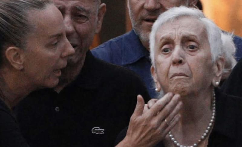 Γιώργος Μαζωνάκης: O σπαραγμός της οικογένειας μπροστά στη σορό – Σκηνές αρχαίας τραγωδίας στη Νίκαι